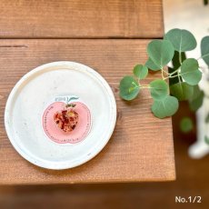 画像2: 【期間限定販売】秋田県横手市産りんごをつめこんだブローチ (2)